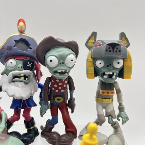 Plants VS. Zombies Action Figures Lot Of 8 EA Sports 2018-2020 Toys Video‎ Game - Picture 5 of 6